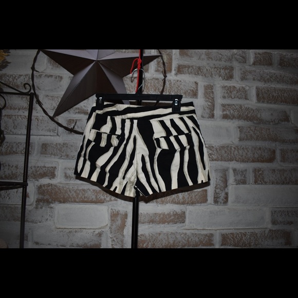 ☀️3/$25☀️ Express Design Studio Editor Shorts - Picture 5 of 7